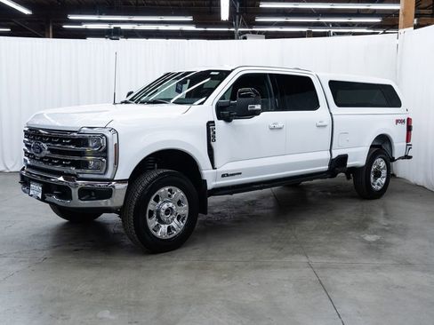Used 2024 Ford F350 Lariat w/ FX4 Off-Road Package image 3
