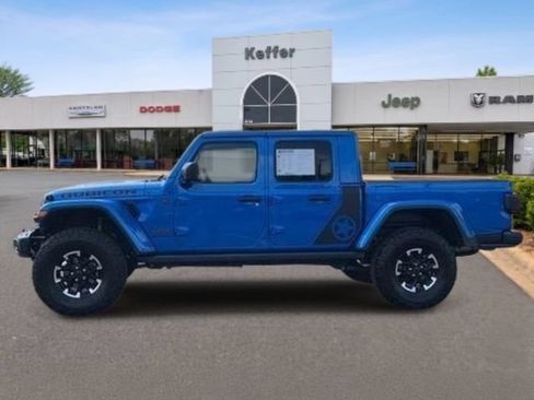 Used 2024 Jeep Gladiator Rubicon AWD/4WD image 2