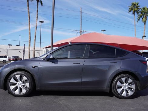 Used 2023 Tesla Model Y Long Range image 2