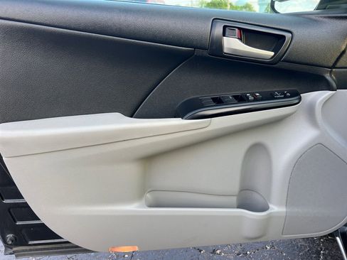 Used 2014 Toyota Camry LE FWD image 10