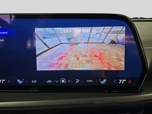 Used 2025 Chevrolet Traverse LT image 22