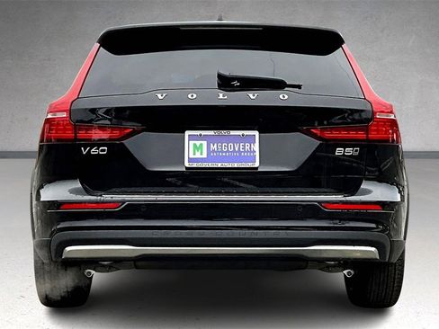New 2026 Volvo V60 B5 Cross Country Ultra w/ Protection Package Premier image 4