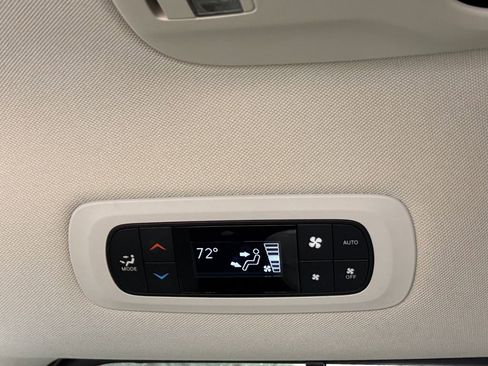 Used 2021 Chrysler Pacifica Touring-L AWD/4WD image 30
