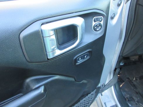 Used 2018 Jeep Wrangler Unlimited Rubicon image 29