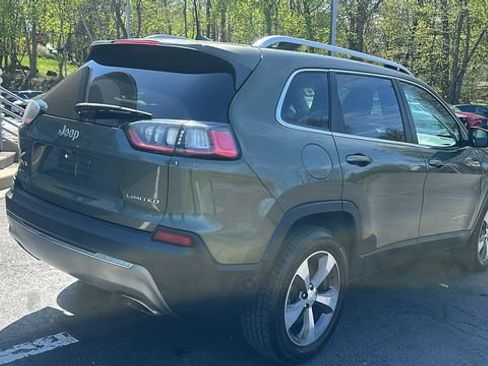 Used 2019 Jeep Cherokee Limited AWD/4WD image 6