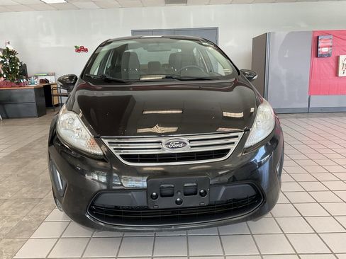 Used 2013 Ford Fiesta SE image 2