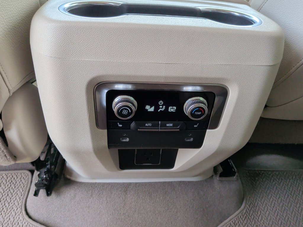 Used 2022 GMC Yukon Denali RWD image 39
