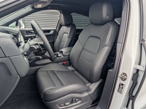 Certified 2026 Porsche Cayenne Coupe AWD/4WD image 5