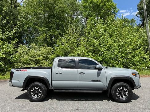 Used 2019 Toyota Tacoma TRD Off-Road AWD/4WD image 5