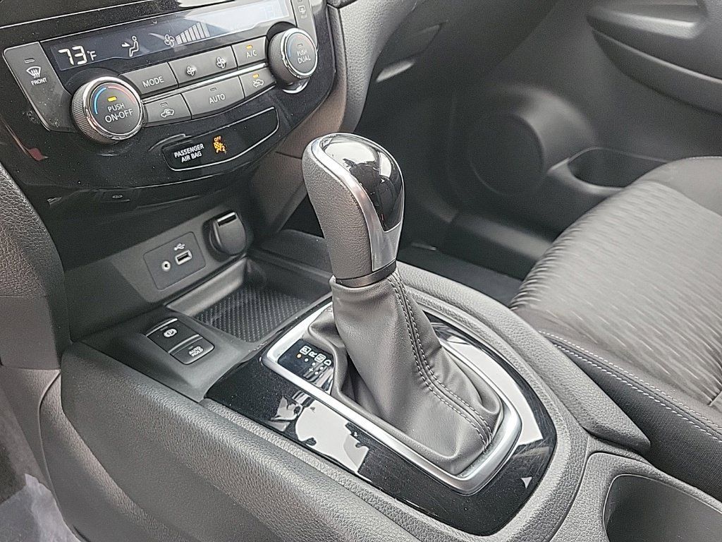 Used 2019 Nissan Rogue SV w/ Sun & Sound Touring Package AWD/4WD image 25