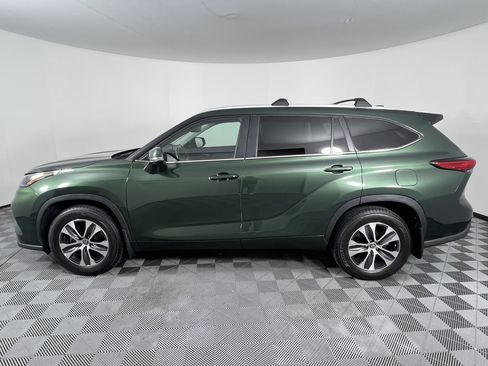 Used 2023 Toyota Highlander XLE AWD/4WD image 9
