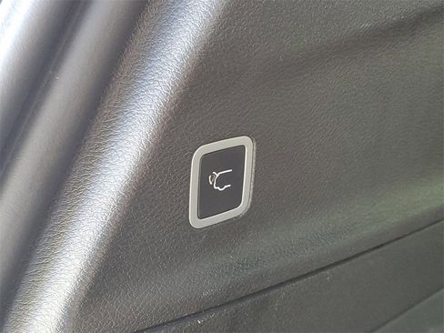 Used 2022 Chrysler Pacifica Limited w/ S Appearance Package image 8