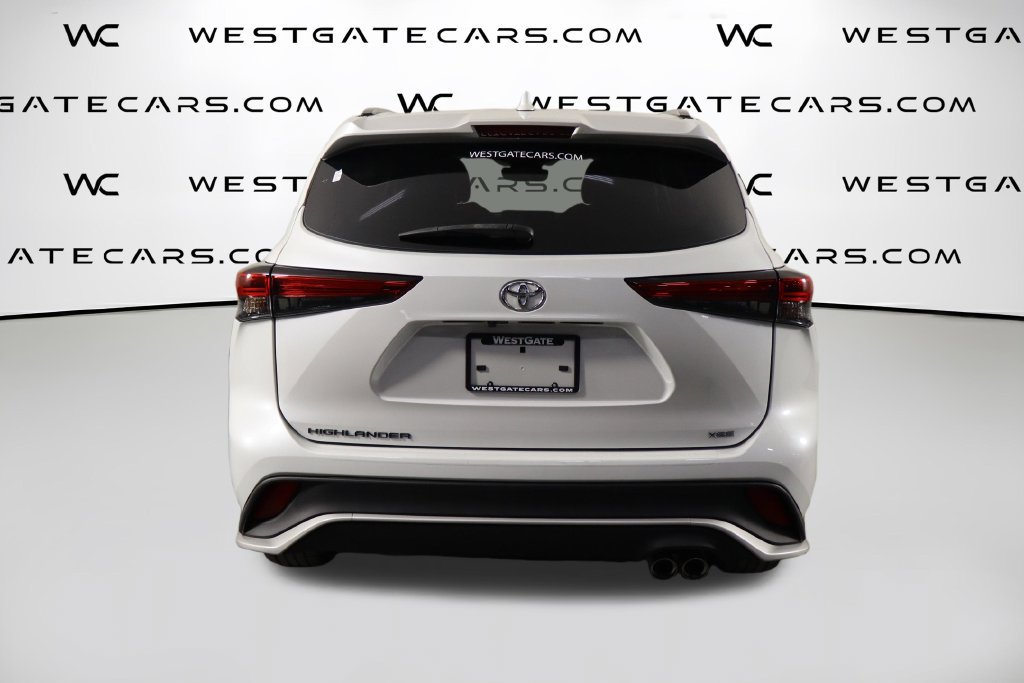 Used 2023 Toyota Highlander XSE FWD image 4