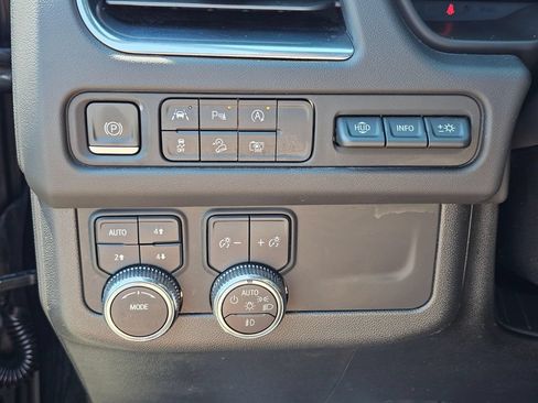 Used 2024 GMC Yukon AT4 w/ AT4 Premium Package AWD/4WD image 27