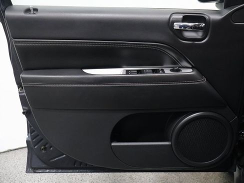 Used 2014 Jeep Compass Latitude w/ Sun/Sound Group image 12