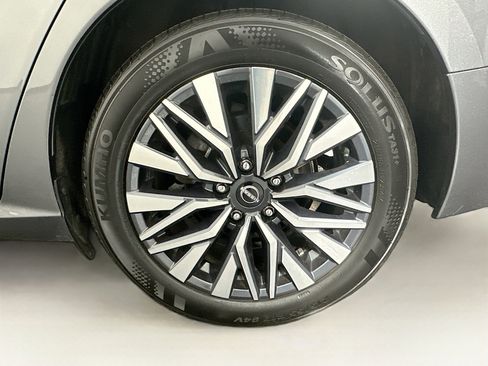 Used 2025 Nissan Altima 2.5 SV image 11