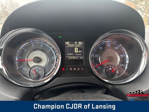 Used 2016 Chrysler Town & Country Touring image 16