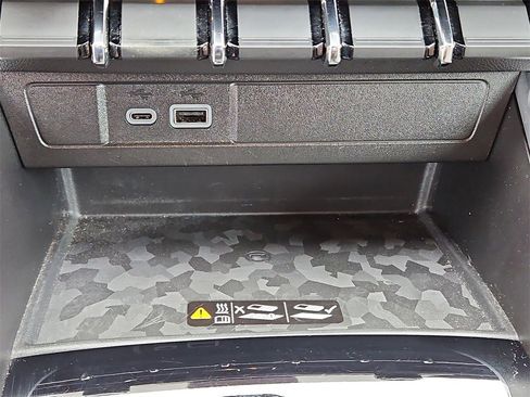 Used 2023 Chevrolet Colorado Z71 w/ Z71 Convenience Package 2 image 34