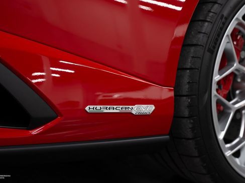 Used 2023 Lamborghini Huracan EVO image 11