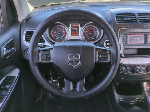 Used 2020 Dodge Journey SE image 12