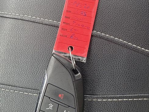 Used 2025 Chevrolet Traverse LT image 32