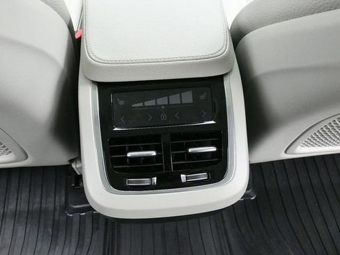 Used 2020 Volvo XC90 T6 Momentum w/ Protection Package image 19