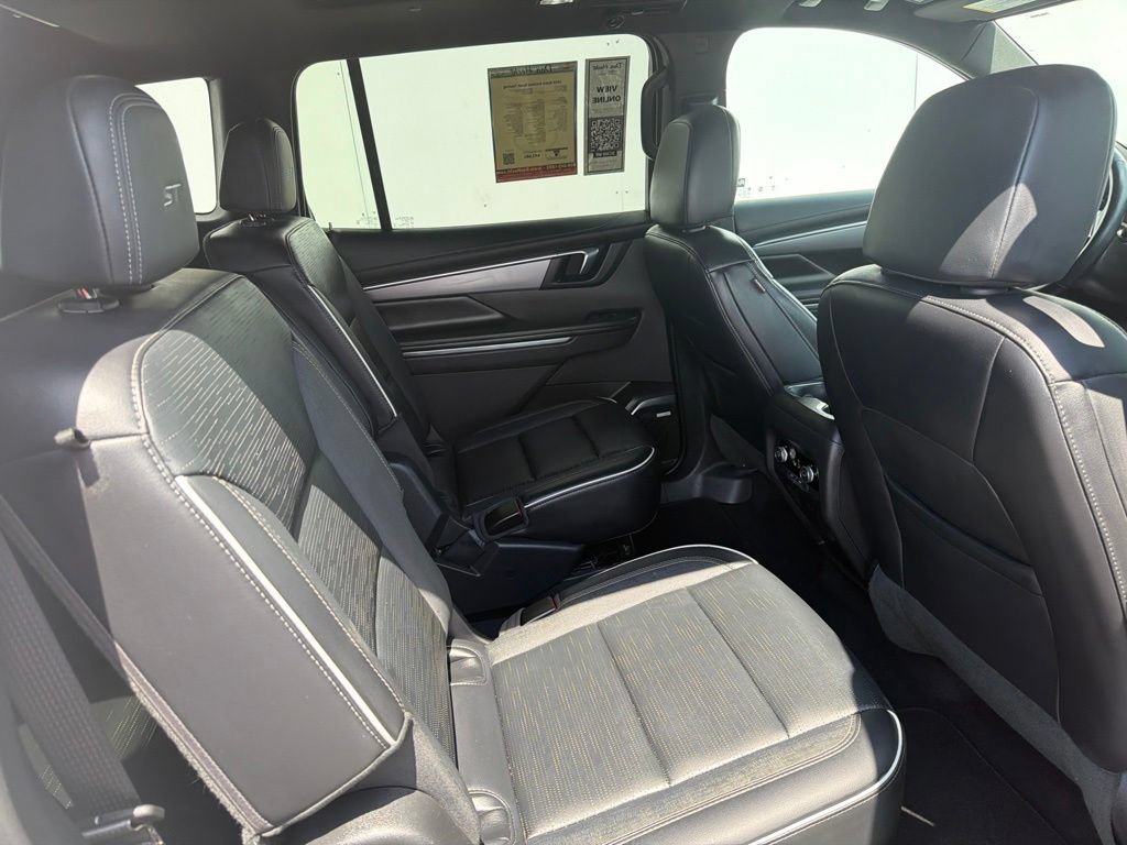 Used 2025 Buick Enclave Sport Touring w/ Power Package AWD/4WD image 7