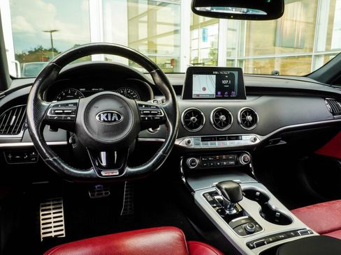 Used 2018 Kia Stinger GT2 AWD/4WD image 16