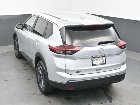 Used 2025 Nissan Rogue SV image 36
