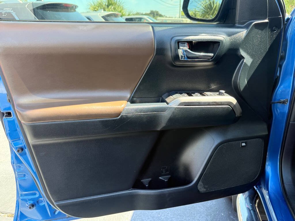 Used 2016 Toyota Tacoma Limited w/ Towing Package RWD image 9