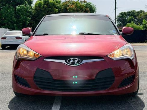 Used 2015 Hyundai Veloster FWD image 11