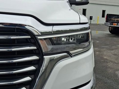 Used 2025 RAM 1500 Laramie AWD/4WD image 9