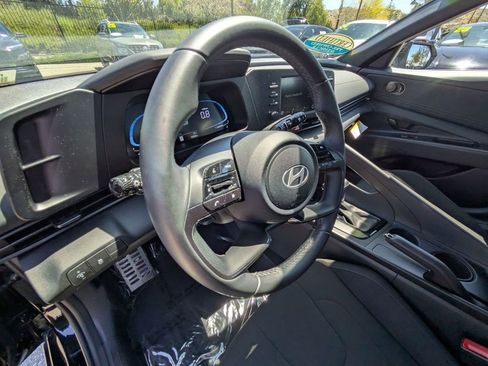 Certified 2025 Hyundai Elantra Sport FWD image 16