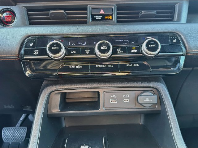 Used 2023 Honda Pilot TrailSport image 13