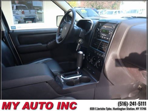 Used 2010 Ford Explorer XLT image 24