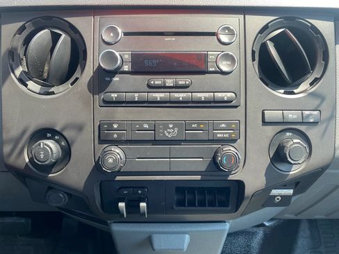 Used 2015 Ford F250 XL w/ Power Equipment Group AWD/4WD image 13