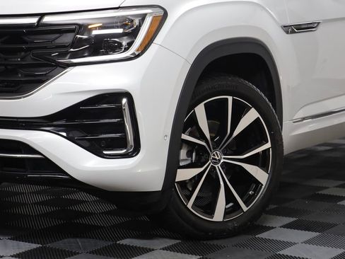 Used 2024 Volkswagen Atlas Cross Sport SEL Premium R-Line image 3