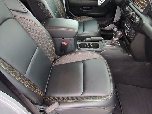 Used 2023 Jeep Wrangler Altitude image 27