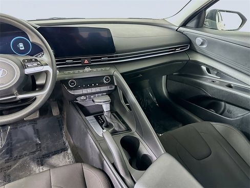 Used 2024 Hyundai Elantra SEL image 19