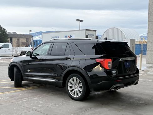 Used 2022 Ford Explorer King Ranch w/ Premium Technology Package image 4