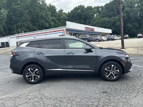 Used 2024 Kia Sportage EX AWD/4WD image 8