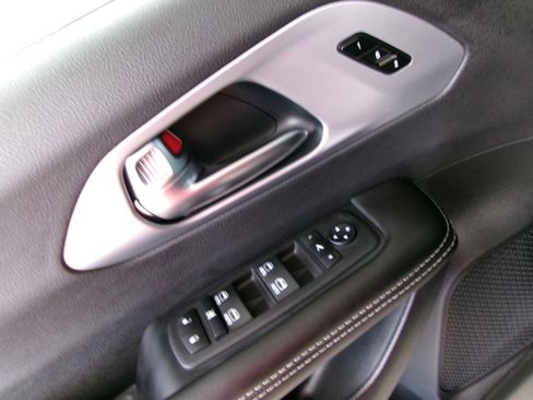 New 2026 Chrysler Pacifica Limited image 12