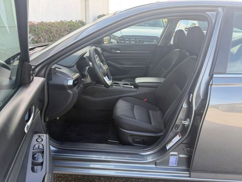 Used 2024 Nissan Altima 2.5 SV image 28