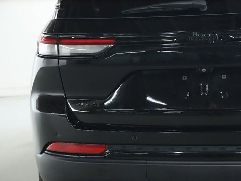 Used 2025 Jeep Grand Cherokee Limited w/ Luxury Tech Group II AWD/4WD image 44