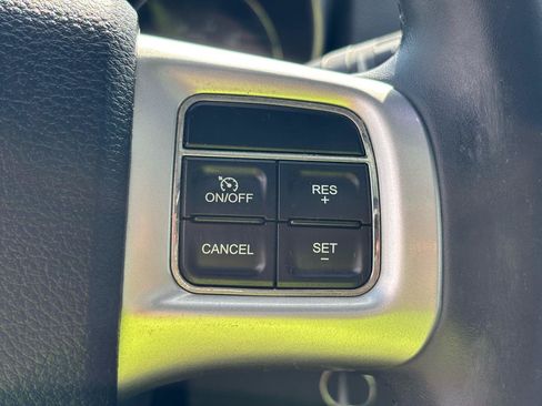 Used 2011 Dodge Avenger Lux FWD image 20