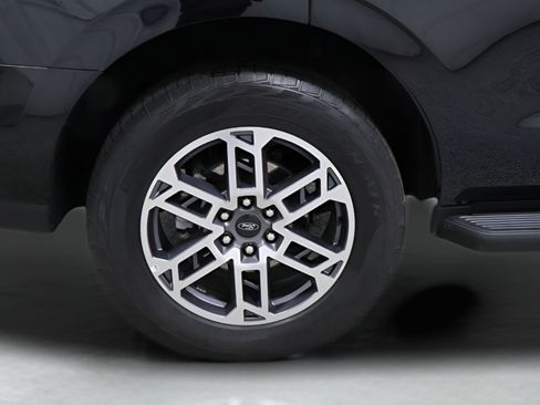 Used 2025 Ford Expedition Active AWD/4WD image 36