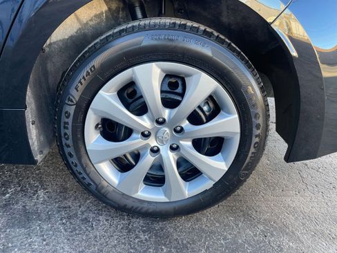 Used 2025 Toyota Corolla LE image 28