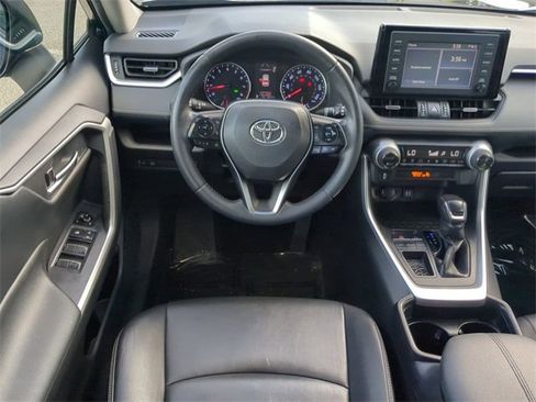 Used 2019 Toyota RAV4 XLE Premium image 16