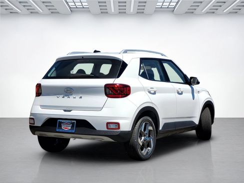 New 2026 Hyundai Venue SEL FWD image 4