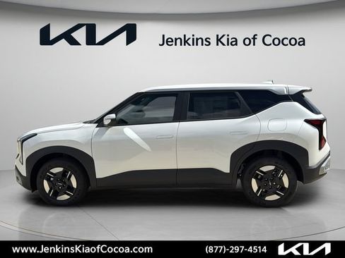 Used 2027 Kia Seltos LX FWD image 9